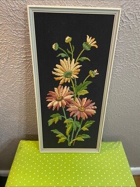 Embroidered Daisy Bouquet Wall Art - Beige & Dusty Pink Flowers